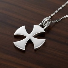Collana con ciondolo croce