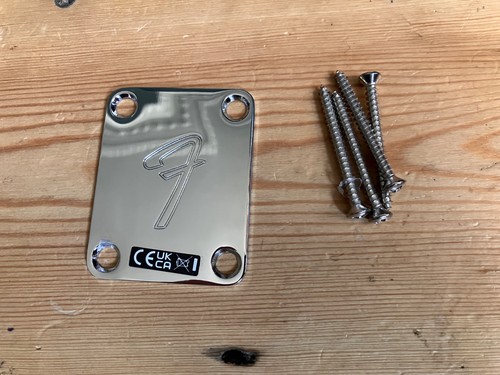 Fender stamped piastra - fender, f
