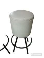 Sgabello Nero con Seduta in Pelle Bianca: