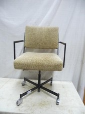 7820.     Vecchia sedia da