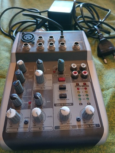 Mixer beringer xennyx - beringer, q502usb