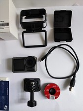 DJI Osmo Action Telecamera portatile con attacchi adesivi in condizioni perfette