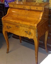 Scrivania a roll top in stile