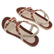  1 paio di sandali bassi da