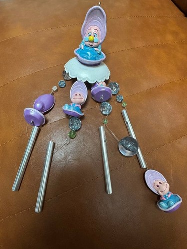 Disney store young oyster - disney,