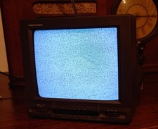 VINTAGE ANNI '80 MINI TV 7" B/N E RADIO FM IRRADIO XTB 708R  FUNZIONANTE