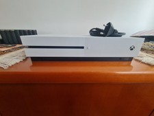 xbox one s 1tb + 2 Joystick +