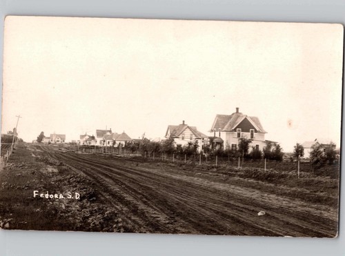 C1910 dirt street view - c1910,
