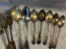   Cucchiai e forchetta piatto