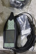 BRUEL & KJAER 2250  HAND-HELD
