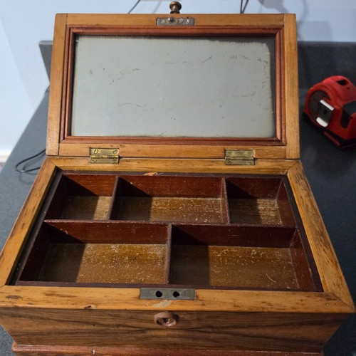 Antica cassettiera vittoriana