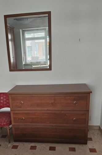 Cassettone con due - , comodini