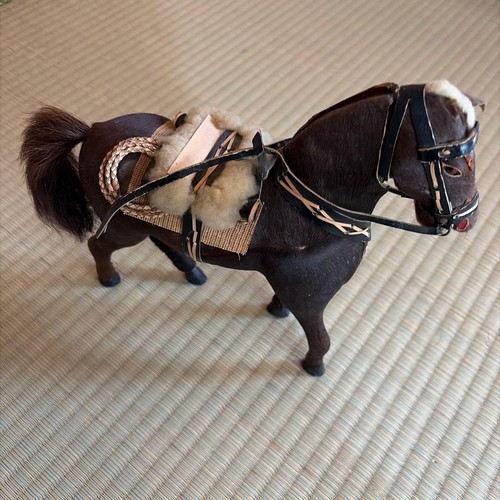 Modello cavallo marrone con - marrone,