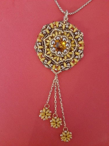 Collana dorata con - , ciondolo