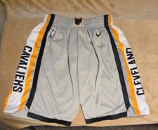 Pantaloncini NBA: Uomo Taglia L (50): CLEVELAND CAVALIERS, NIKE, Grigio con Oro, Bianco, PreOw