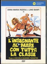 L'insegnante al mare con tutta