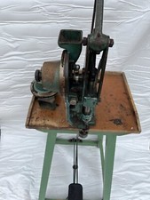 G13 Occhiellatrice rivettatrice a pedale