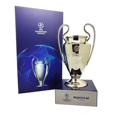 UEFA Champions League - Coppa (150mm) su podio