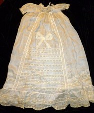 Antico abito da battesimo