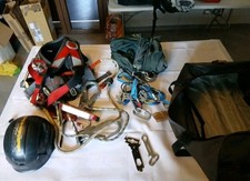 un'attrezzatura completa per l'arrampicata o i lavori in quota Marca  Camp Kit