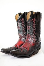 Stivali da cowboy rossi e neri