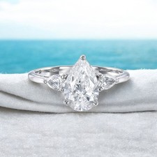 Anello di design in oro bianco