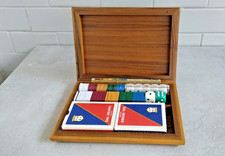 GIOCO DA TAVOLO PRODUZIONE DAL NEGRO IN SCATOLA DI LEGNO CON ACCESSORI.