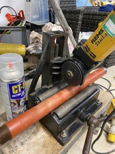 Tagliatubi portatile da banco