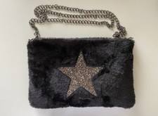 Borsa pochette con tracolla a catenella con stella paillettes