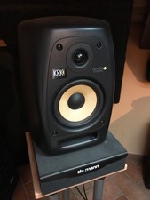 Due Monitor da studio attivi KRK VXT6 con supporti