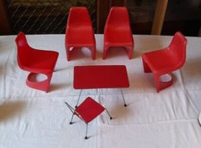 Panton Chair Barbie Sedie Rosse Anni '60 +Tavolino in Formica con Sedia.