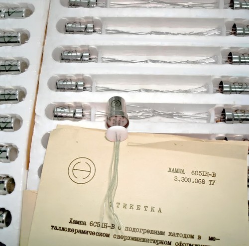 Tubo triodo miniatura nuvistor