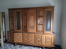 Soggiorno anni 60 composto da tavolo con 4 sedie e mobile a giorno. Prezzo tratt