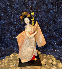 Bambola geisha giapponese in