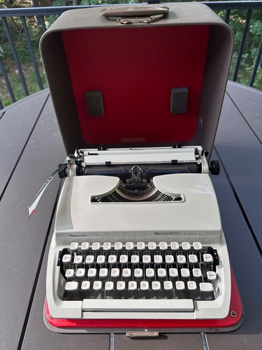 Macchina scrivere manuale - scrivere,