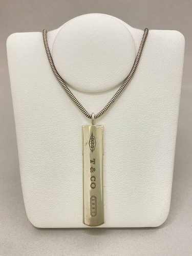 Collana con ciondolo barra - con,