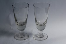 Coppia di vecchi bicchieri per