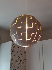 lampadario da soffitto per camera oppure salotto.A forma di palla apribile 