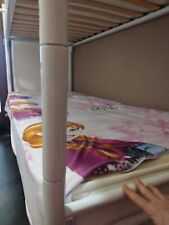 Letto a castello in ferro con reti a doghe in legno