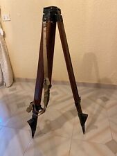 Antico treppiede in legno per teodolite o cinepresa - tripode