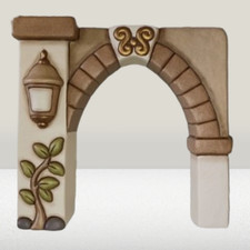 Arco portale con lanterna