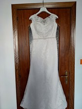 abito da sposa,come nuovo, a tubino con corpino in pizzo e strascico interscambi