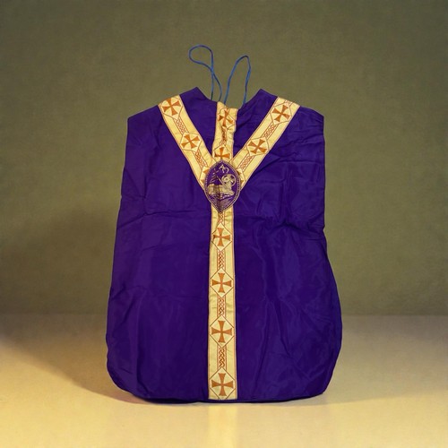 Piviale viola statua pianeta