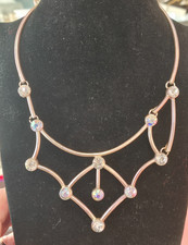 collana girocollo rigida con