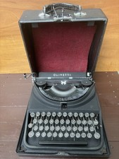 Macchina da scrivere OLIVETTI
