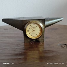 Incudine da orafo in ottone con orologio inglobato funzionante 1970 Piemonte