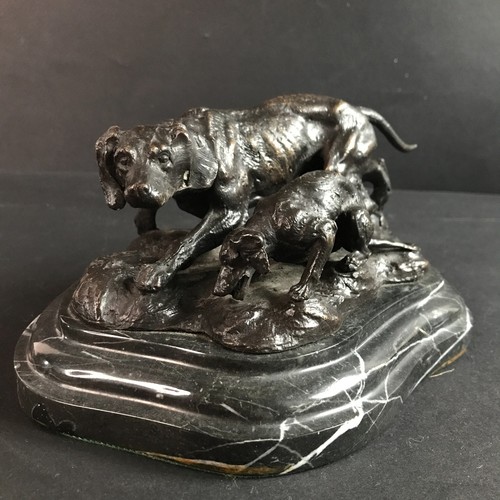 Scultura cagna suo - cagna, e
