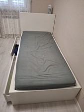 Letto singolo con cassetti