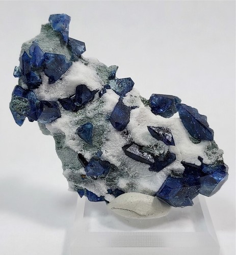 Benitoite con natrolite - benitoite,