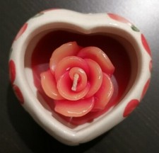 Stock candele cuore profumate in ceramica aroma rosa
